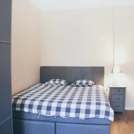 شقة Luxury Renovated - 600 Mbit - 64 M2 - 65 Inch Tv