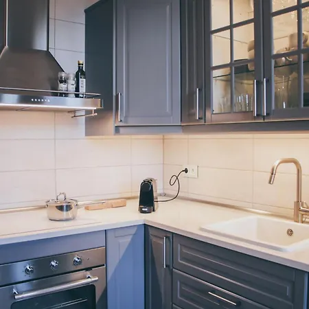 Luxury Renovated - 600 Mbit - 64 M2 - 65 Inch Tv شقة *